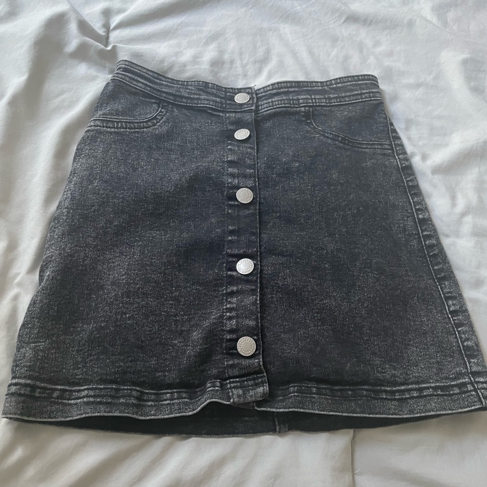 H&M girls black Jean skirt.